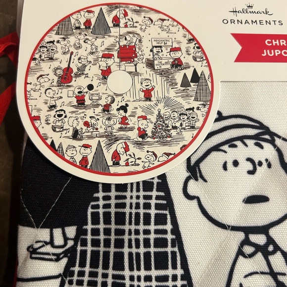 NWT Hallmark’s Peanuts Christmas Tree Skirt - Picture 3 of 6